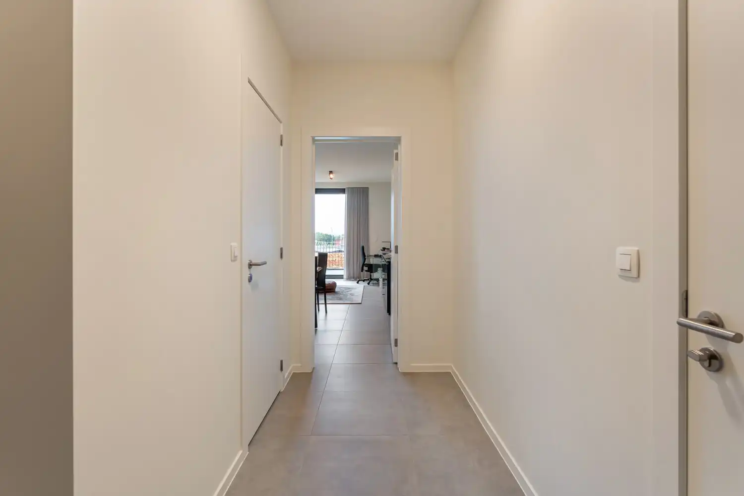 Recent en energiezuinig(A-label) appartement met 2 slaapkamers, 2 autostaanplaatsen, een ruim terras en een private berging te Korbeek-Lo! foto 6