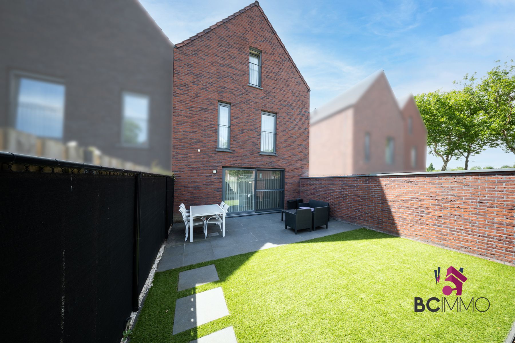 Ruime gezinswoning met 5 slaapkamers en een mooie tuin foto 2