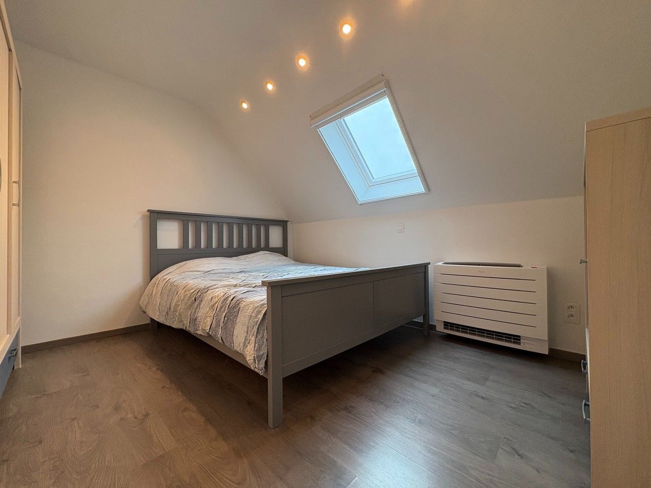 Dakappartement met twee slaapkamers en een terras foto 7