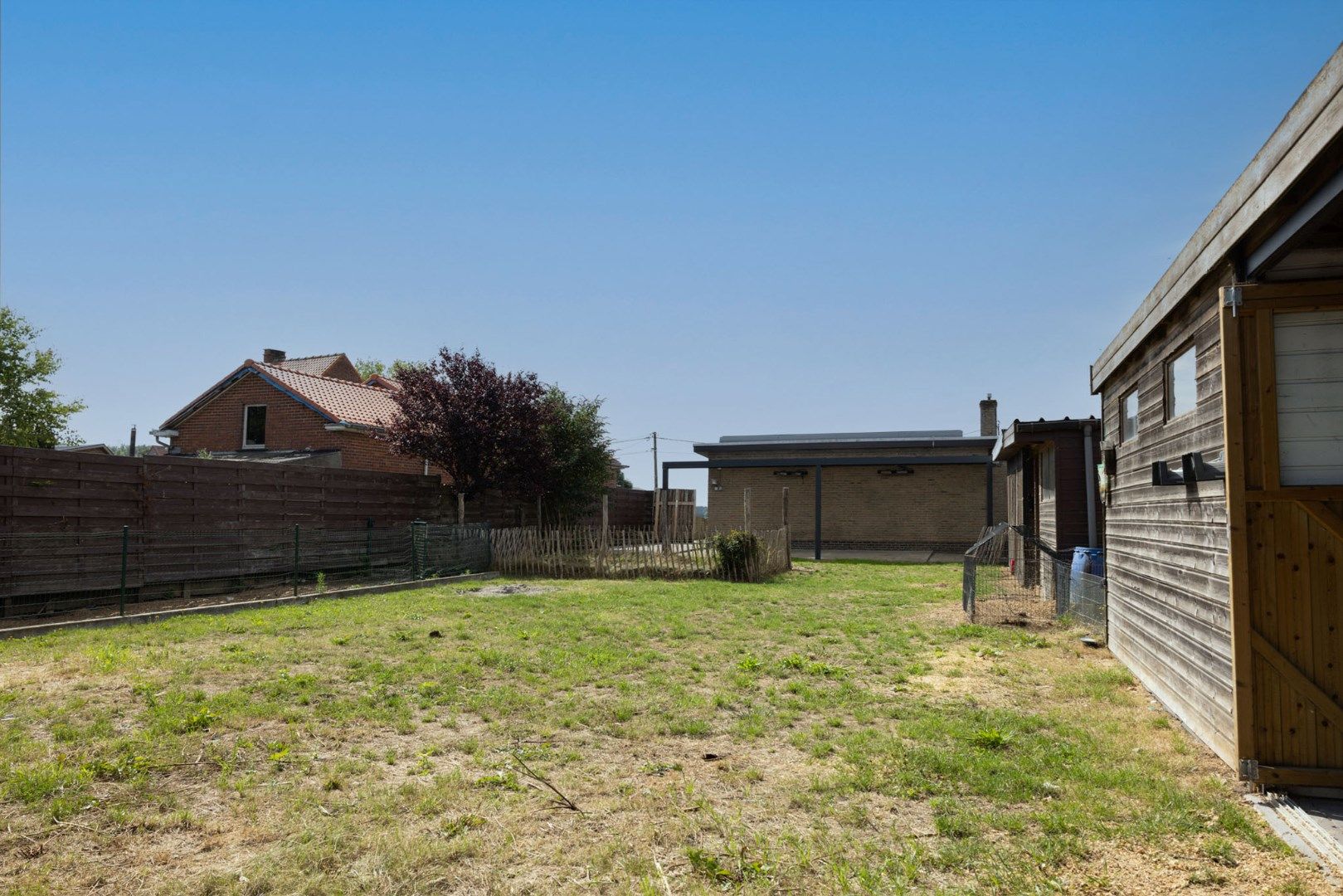 Bungalow met 2 slpks en bijgebouwen landelijk gelegen te Adegem foto 4