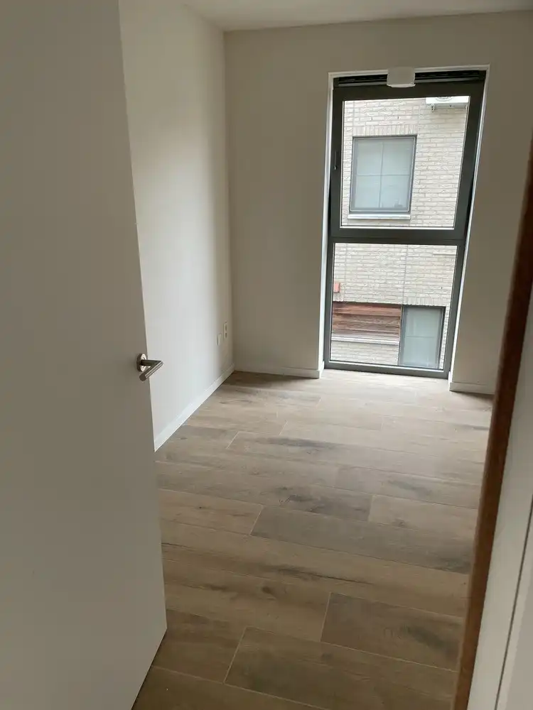 Prachtig nieuwbouw appartement van 3 jaar oud zéér rustig gelegen in het centrum met 2 slaapkamers en ruim terras. foto 14