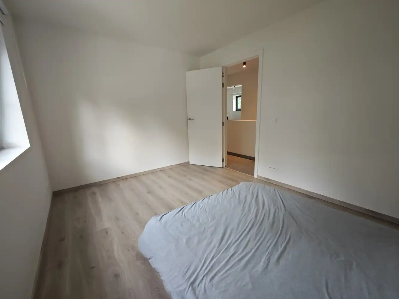 Uitstekend gelegen energiezuinige gezinswoning met 3 slpks foto 20