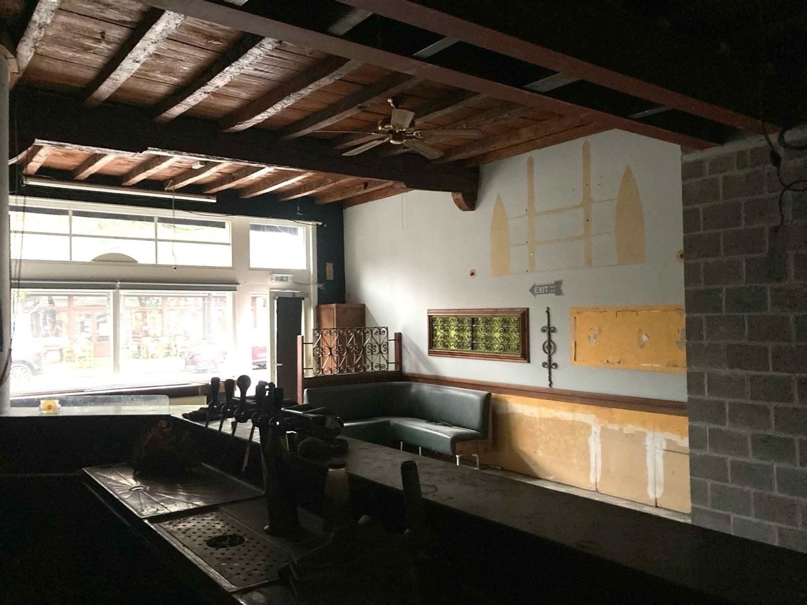 Polyvalent handelshuis met bovenwoonst aparte ingang en in 2 straten uitkomend. foto 11