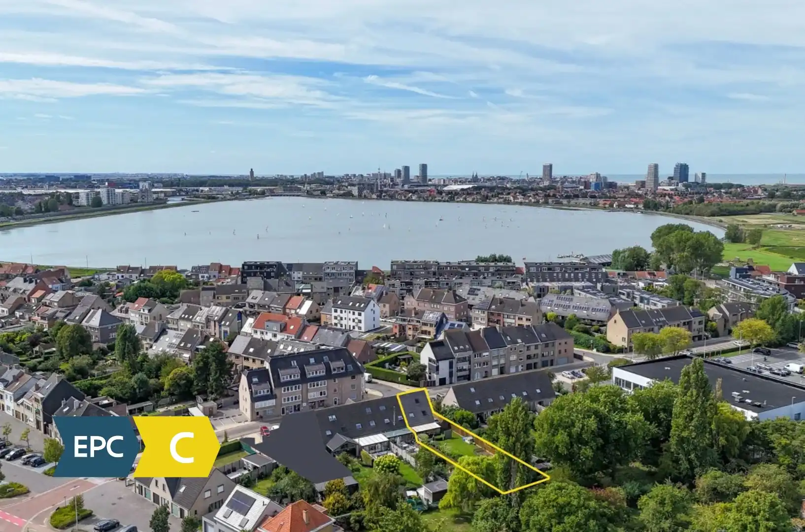 Ruime halfopen bebouwing vlak bij de Spuikom (Bredene) foto 3