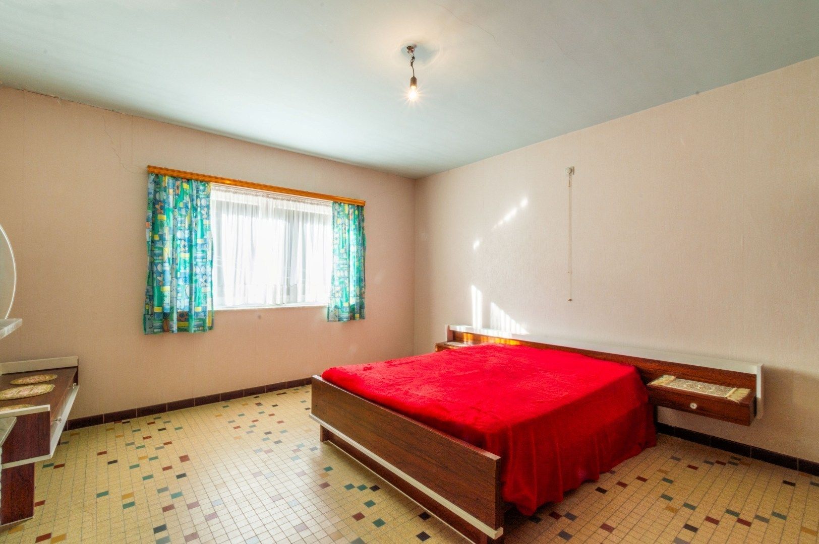 LICHTRIJKE, TE RENOVEREN 3-GEVEL WONING + GROTE TUIN! foto 13