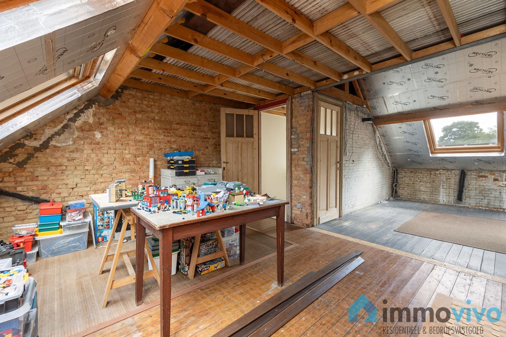 Ruime gerenoveerde woning met 4 slaapkamers op 615 m² foto 26