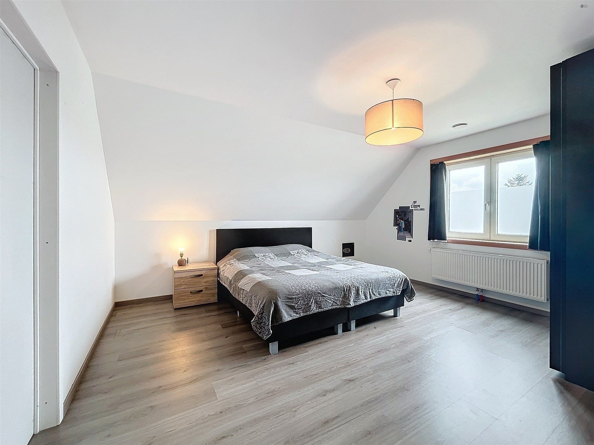 Ruime open bebouwing met 4 slaapkamers op perceel van 828 m²  op toplocatie. foto 10