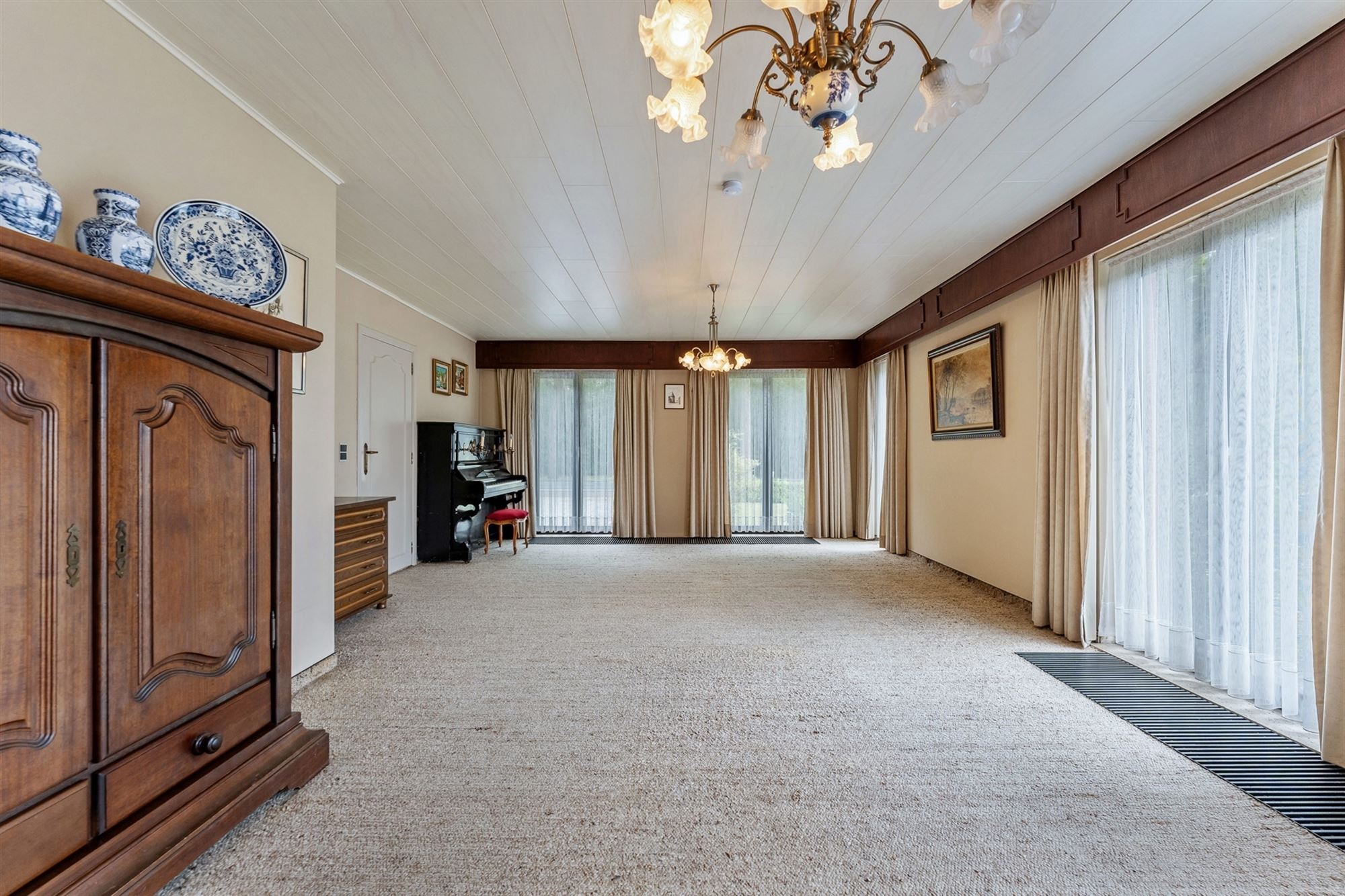 ZEER GOED ONDERHOUDEN GELIJKVLOERSE WONING MET 3 TOT 4 SLAAPKAMERS OP EEN RUIM PERCEEL VAN 10A33CA TE OOSTHAM foto 3
