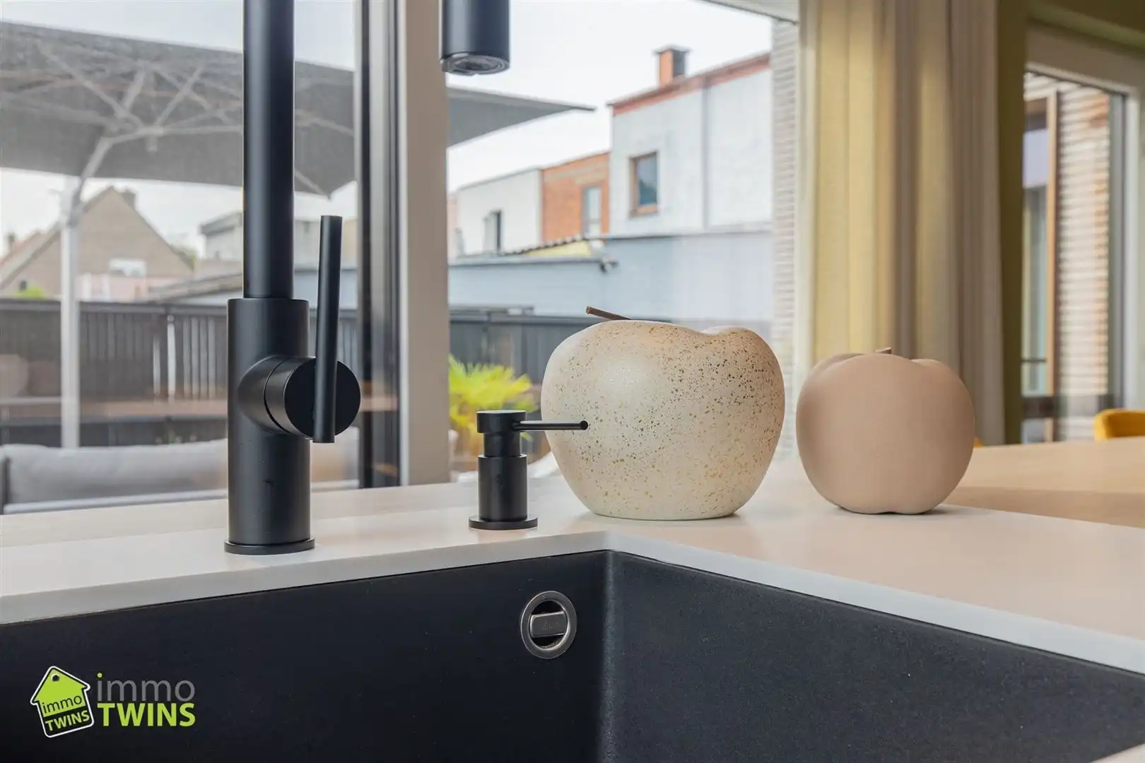 Instapklare en stijlvolle HOB met bijgebouw, tuin en visvijver te Dendermonde (Schoonaarde) foto 10