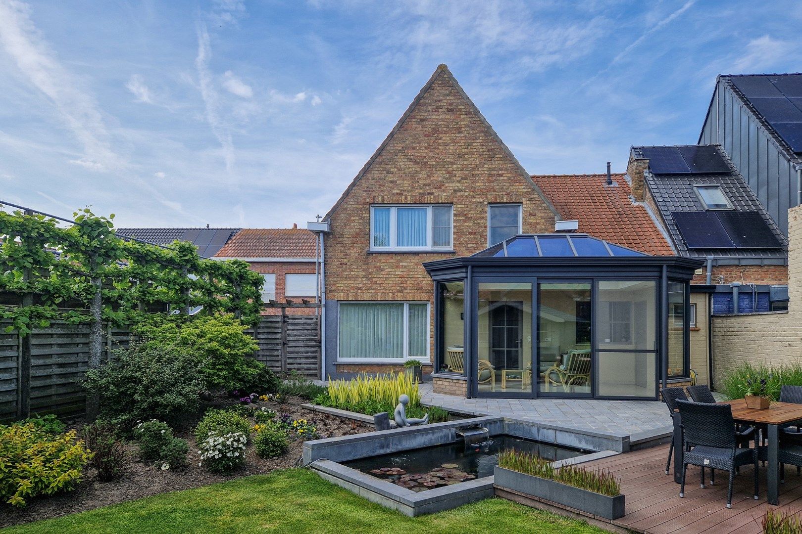 Instapklare, uitstekend onderhouden woning in hartje Oudenburg. foto 22