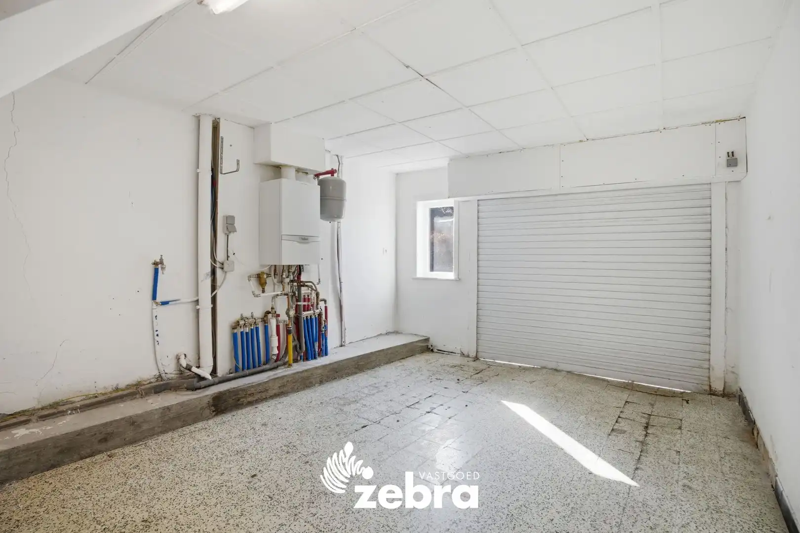 Charmante hoekwoning met garage en ruime bijgebouwen in Meulebeke! foto 11