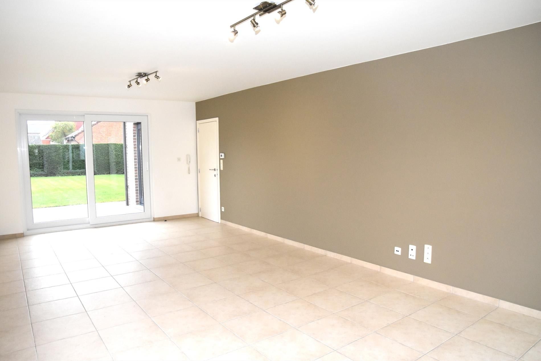 Heel mooie koppelwoning te huur in centrum Wevelgem! foto 4