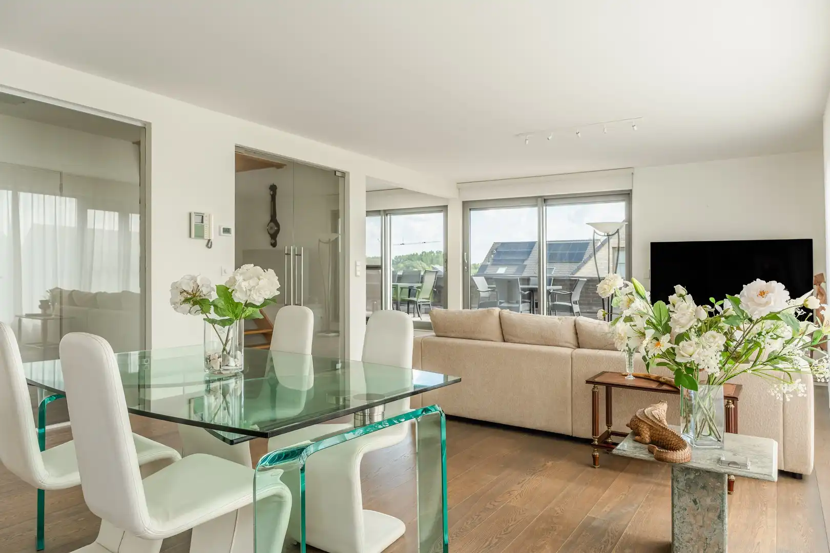Prachtig duplex appartement met 3 slaapkamers, 3 terrassen en 2 autostaanplaatsen foto 6