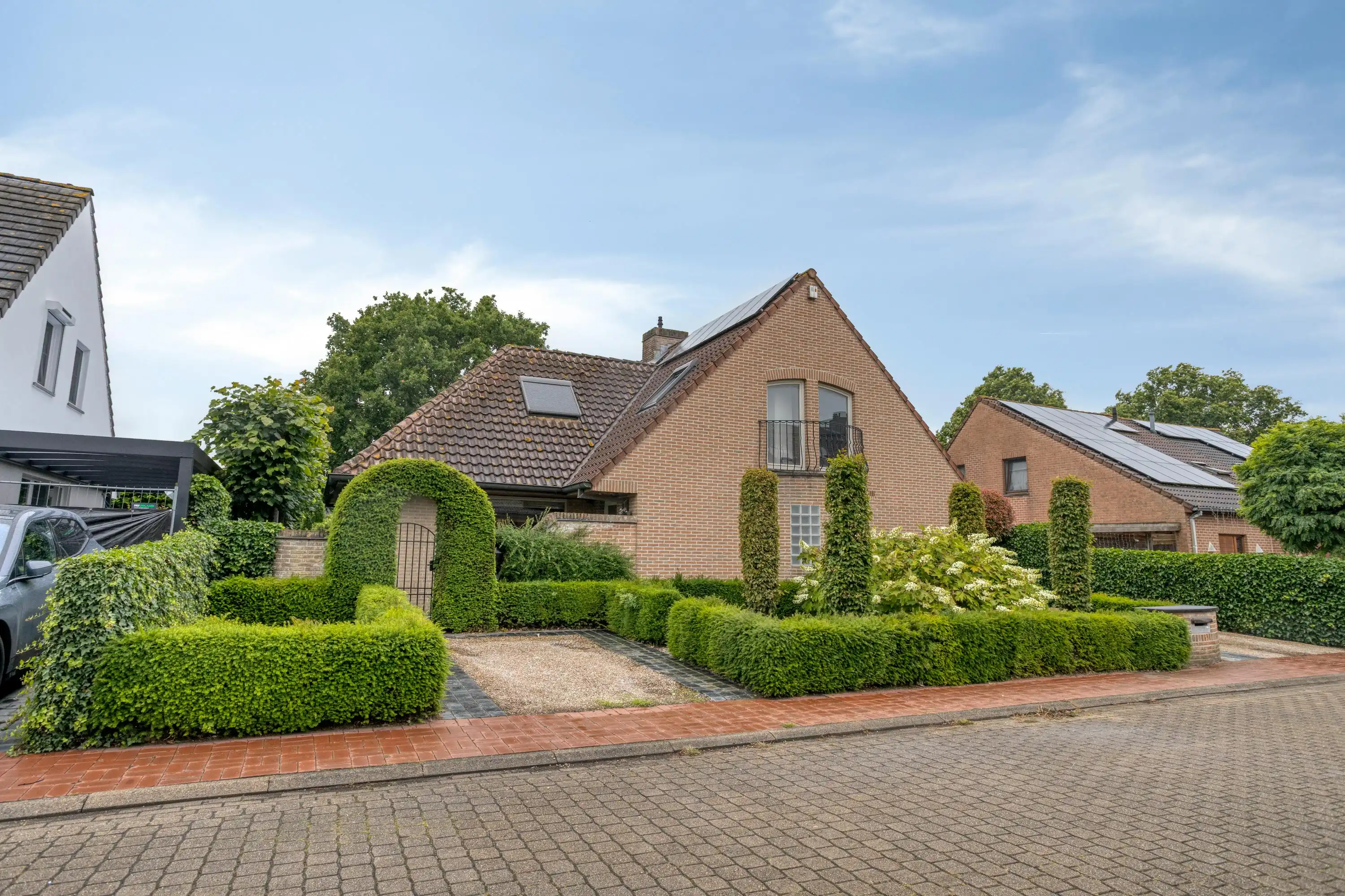 Villa te koop (4 slpk) in doodlopende straat te Sint-Andries foto {{pictureIndex}}