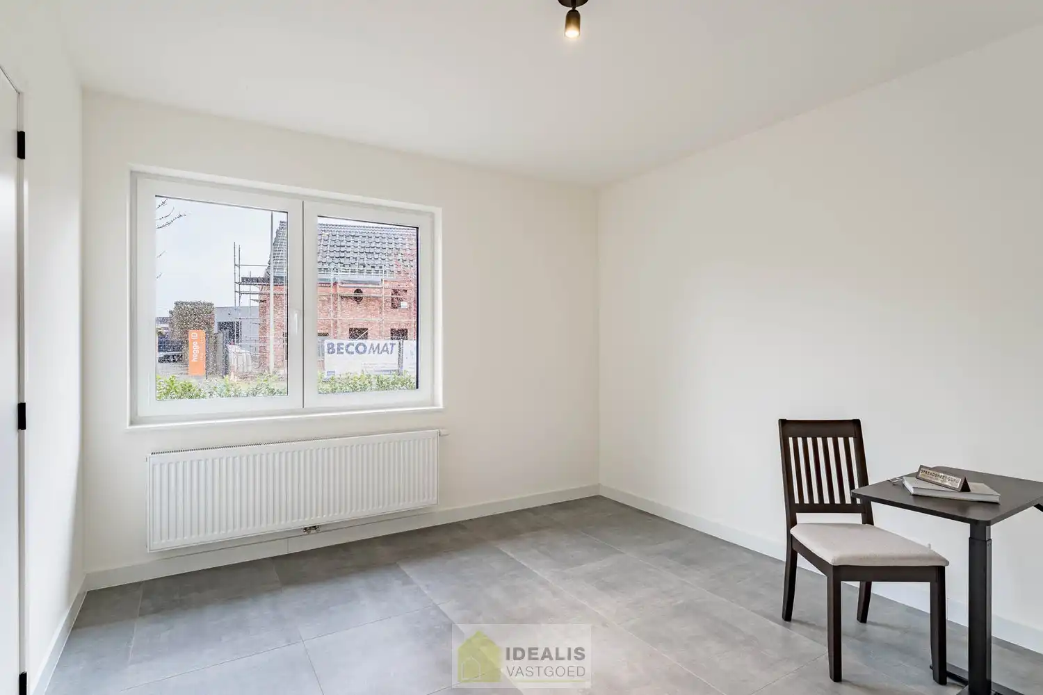 Schitterend volledig vernieuwde woning met een heerlijke open leefruimte, luxe keuken, 3 ruime slaapkamers, een ruime luxueuze badkamer én een apart bureel foto 7