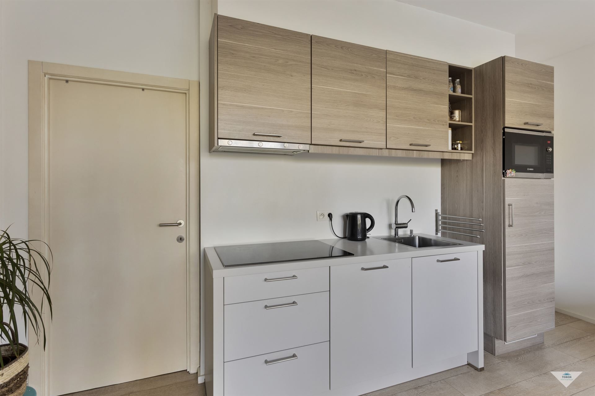 Aangename studio met groot terras en groen uitzicht foto 4