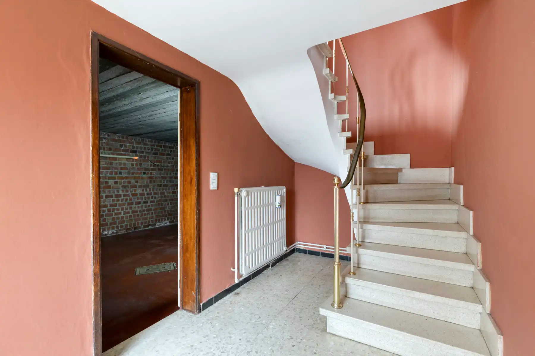 Ruime familiewoning (HOB) met garage en tuin! foto 3