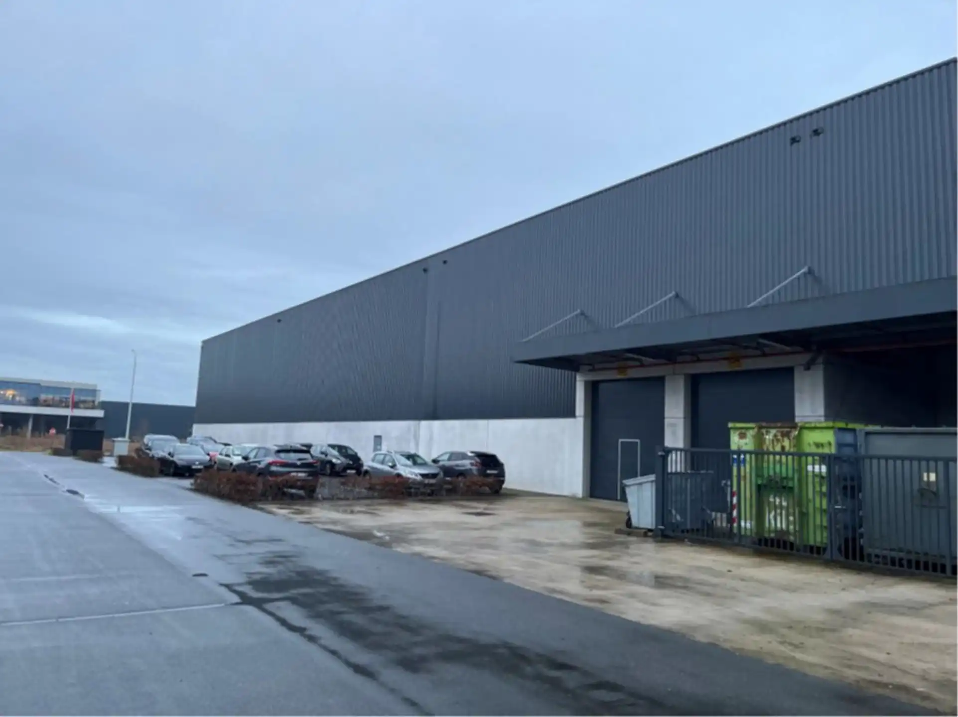 Logistieke hal 7.148m² met kantoren op de Ringlaan in Kuurne foto 4