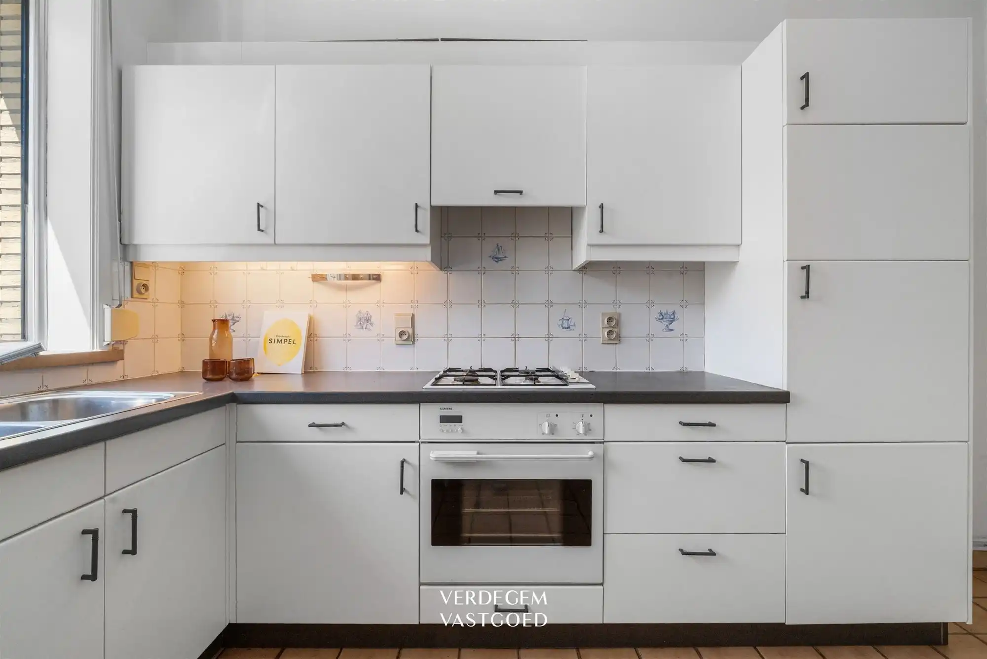Lichtrijk en ruim appartement met 2 slaapkamers, terras en garage foto 9