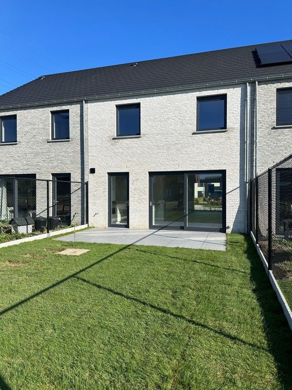 Instapklare nieuwbouwwoning met zonnige tuin te Roeselare foto 3