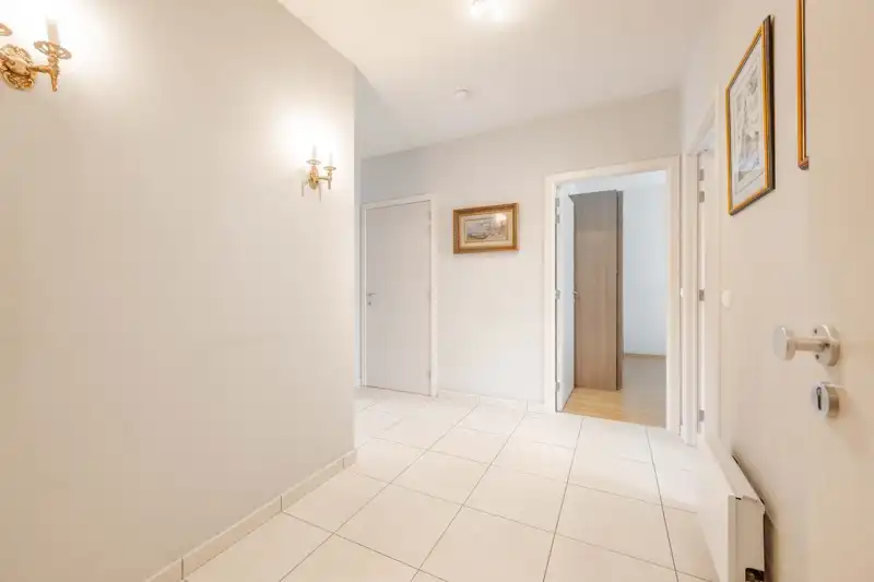 Gelijkvloers 2-slaapkamerappartement met tuin en garage nabij centrum Tielt TE KOOP! ✨🏡 foto 4