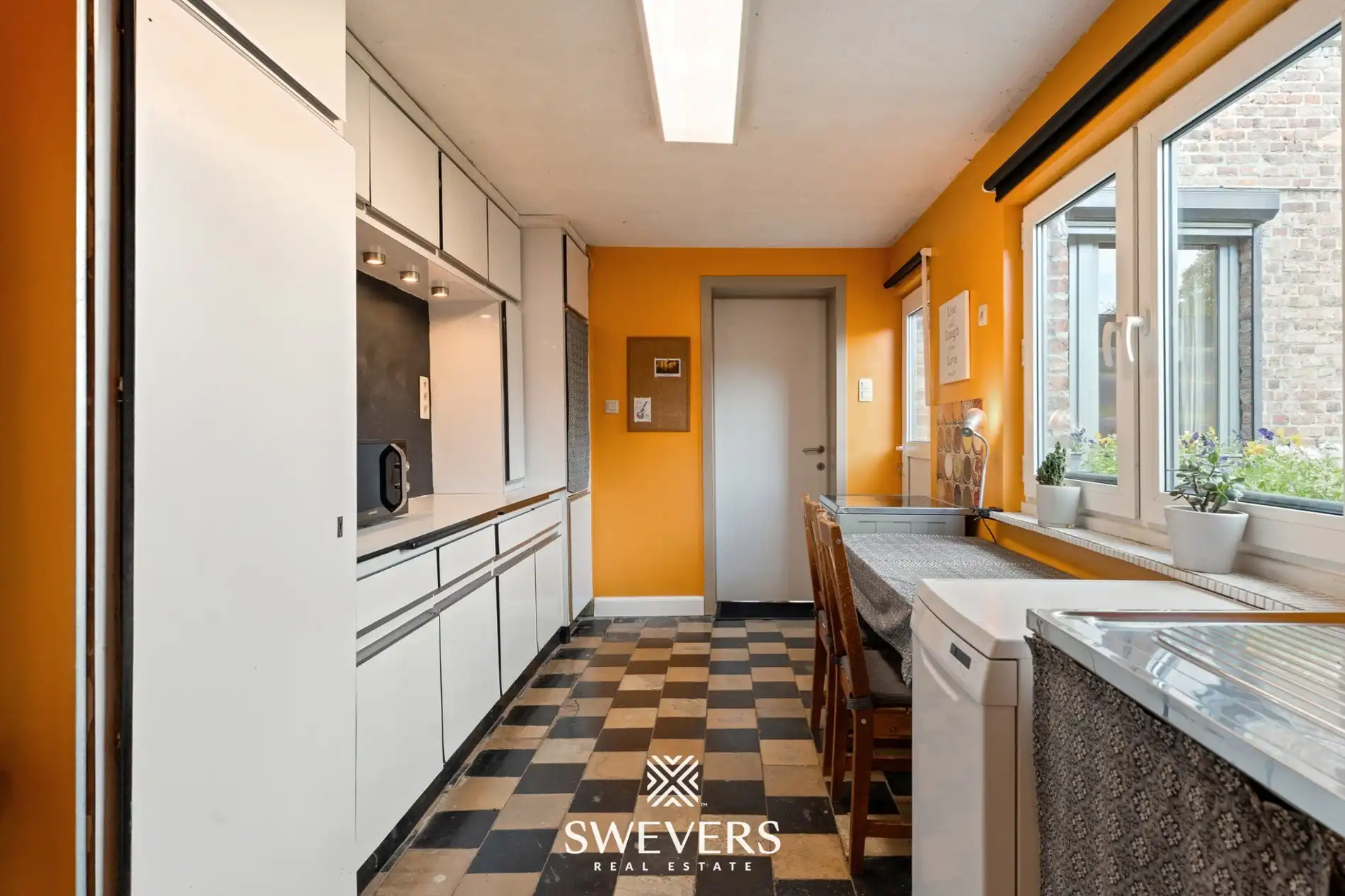 Instapklare woning met karakter en grote zolderruimte foto 8