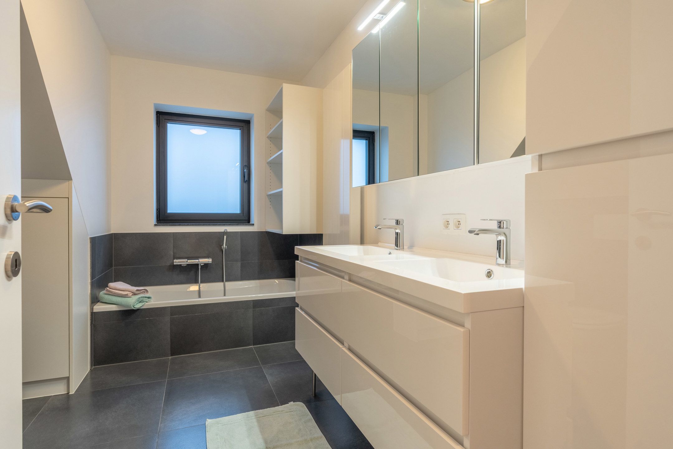 Ruim energiezuinig duplexapp met garagebox te Oud-Turnhout foto 12