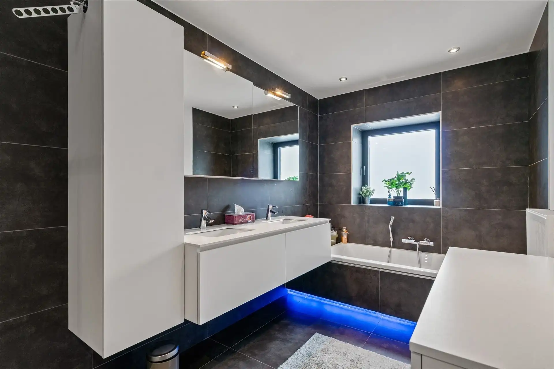 Instapklare, moderne, zeer ruime halfopen bebouwing nabij centrum Berlare foto 17