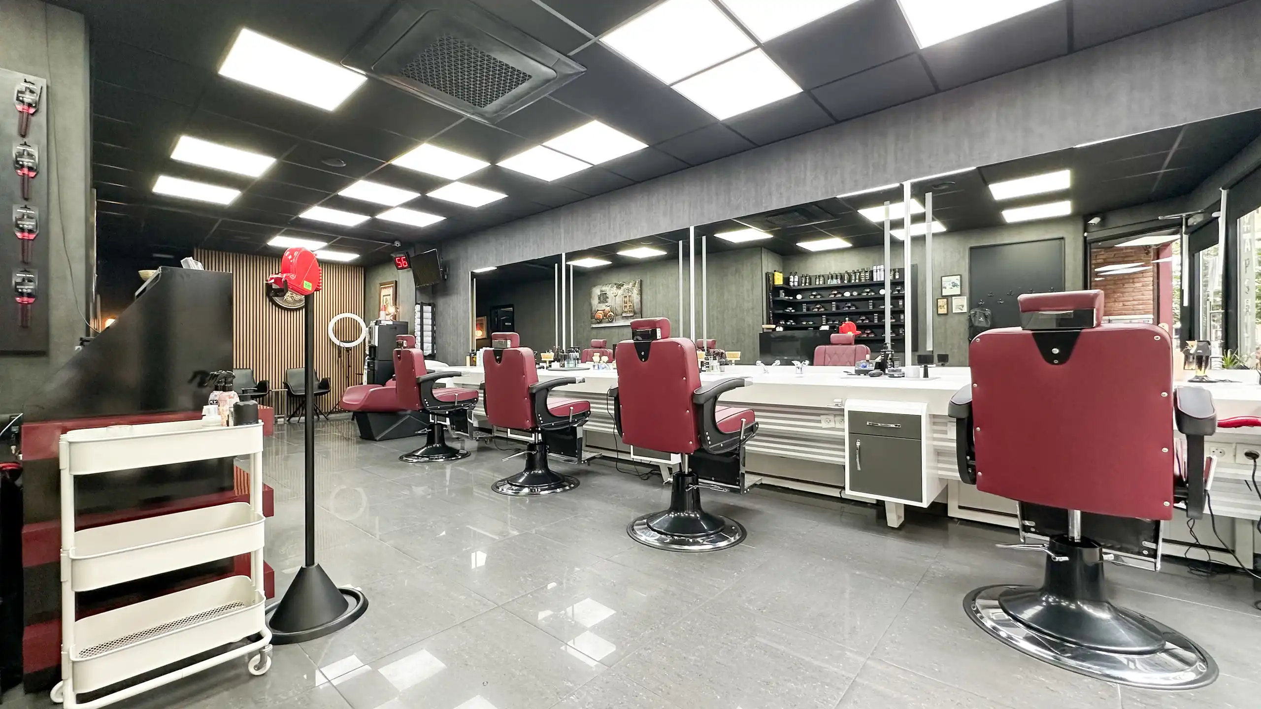 Vernieuwde Kapperszaak op topligging in het Hart van Diest! foto 11