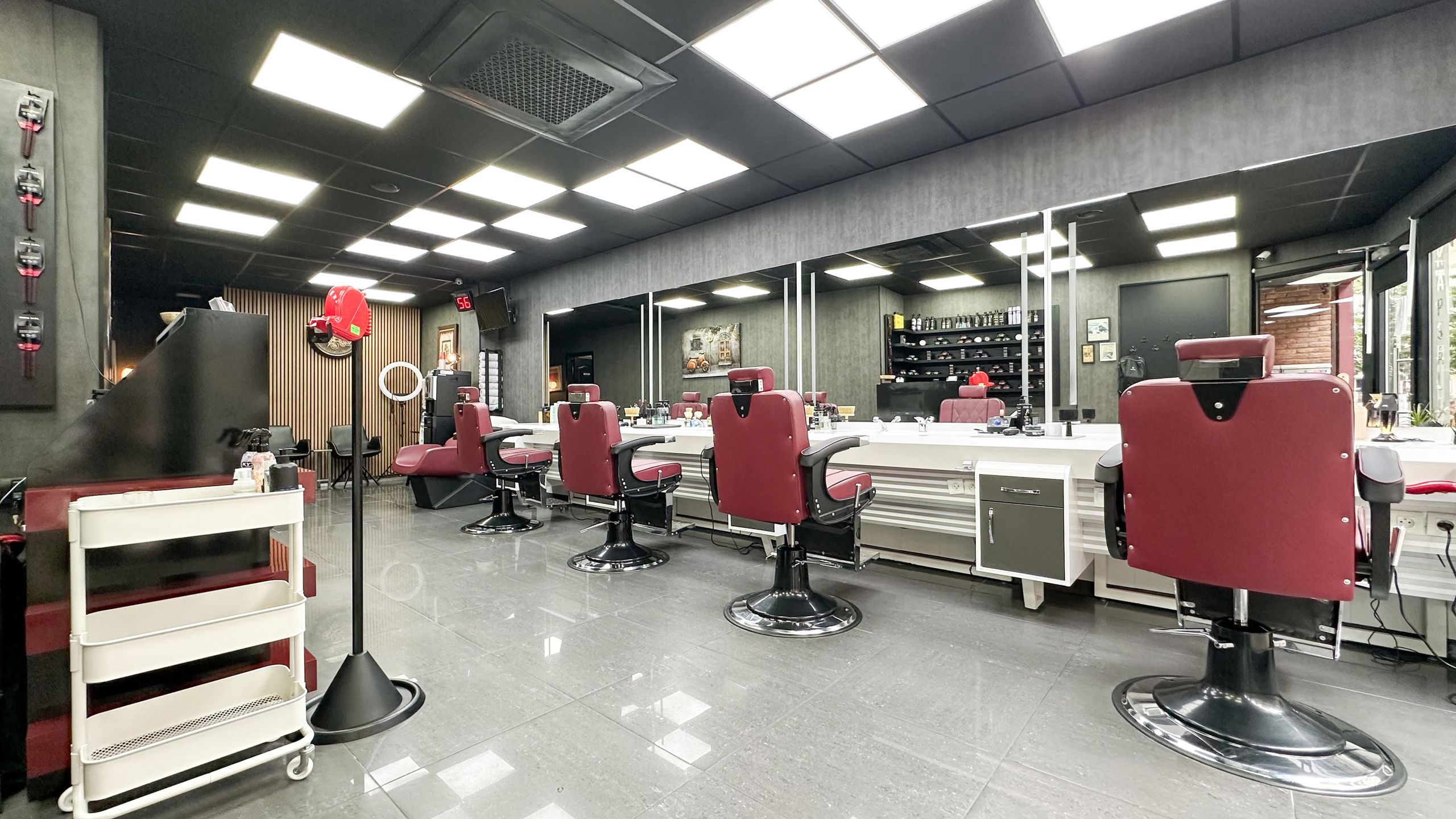 Vernieuwde Kapperszaak op topligging in het Hart van Diest! foto 11