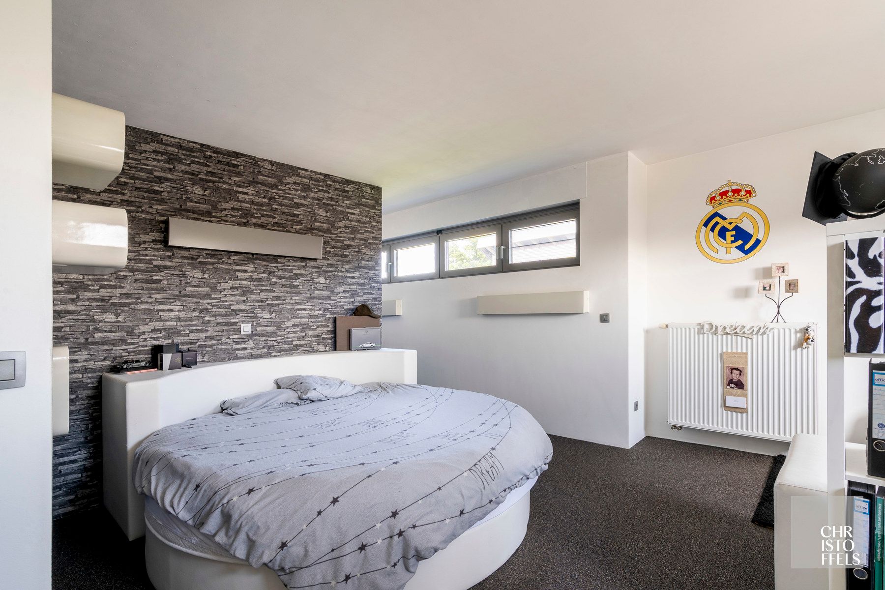 Moderne villa van 320m2 met verwarmd buitenzwembad foto 16