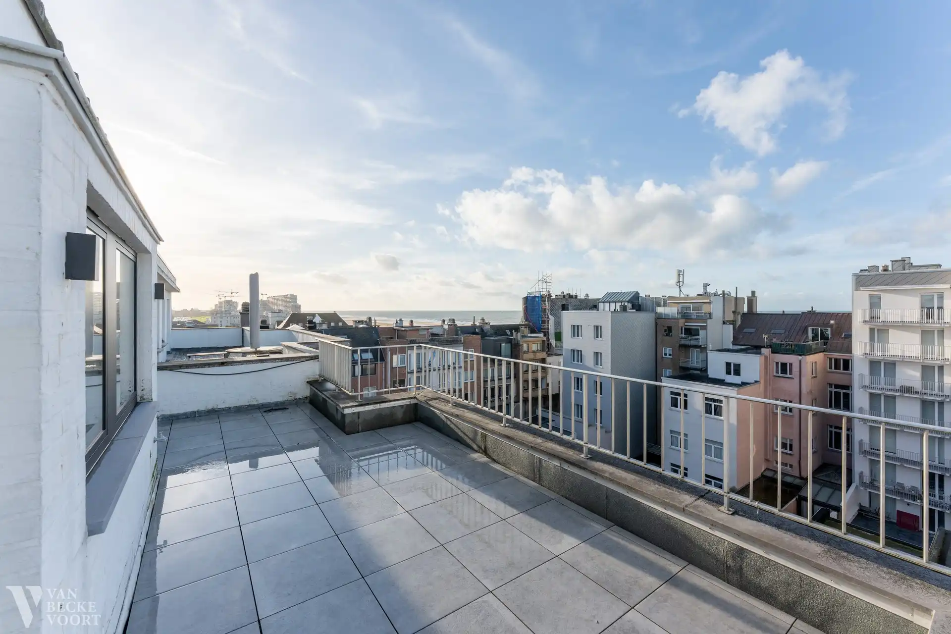Standingvol gerenoveerde penthouse met (zee-)zicht foto 18