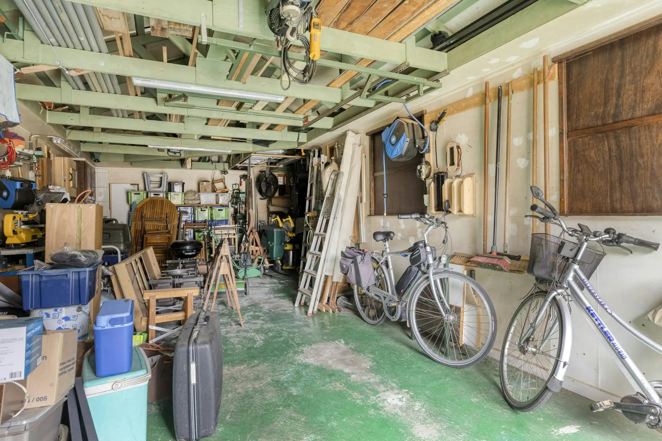 Verzorgde goed gelegen bungalow met grote garage en zolder foto 23