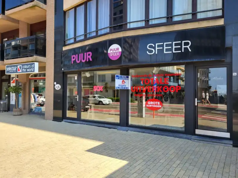 Ruim en centraal gelegen handelspand te koop foto {{pictureIndex}}