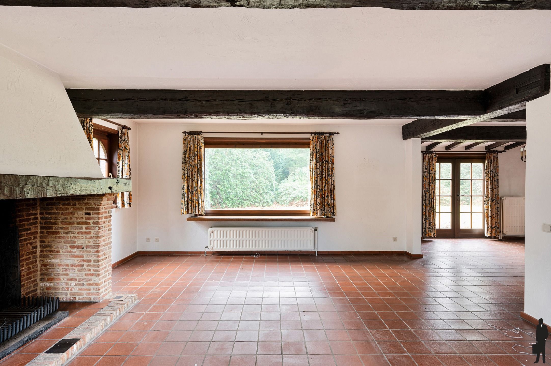 Te renoveren villa, in een bijzonder groene en residentiële omgeving!  foto 4