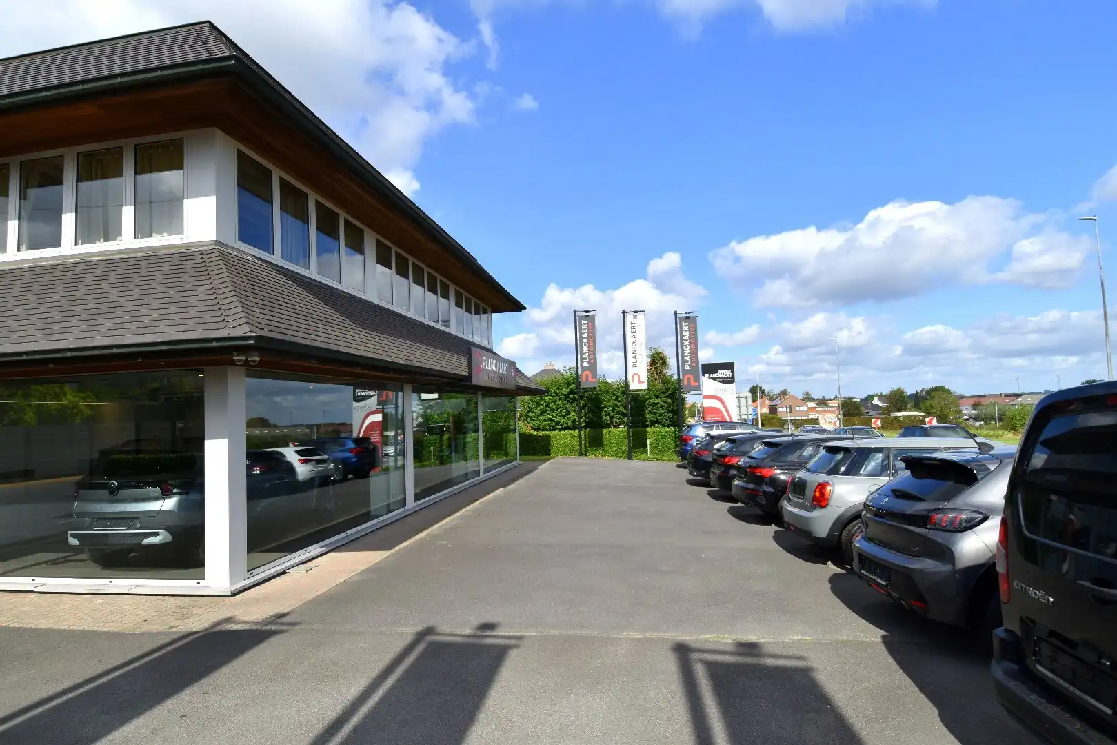 Commercieel pand met showroom, atelier, parking én bovenliggend appartement te koop in Bellegem foto 16