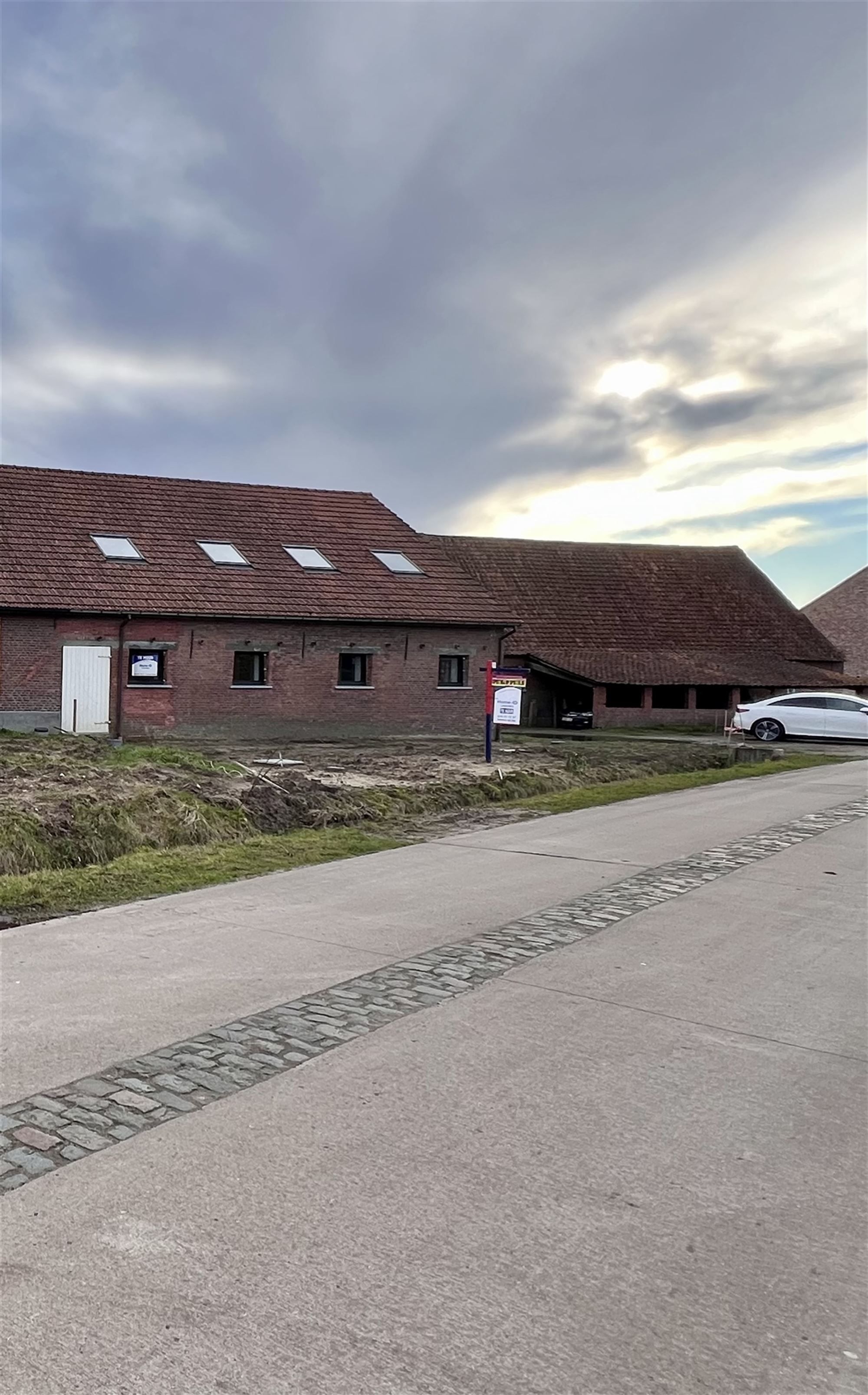 vernieuwde boerderij met 4 slpks, bureel en tuin,... foto 1