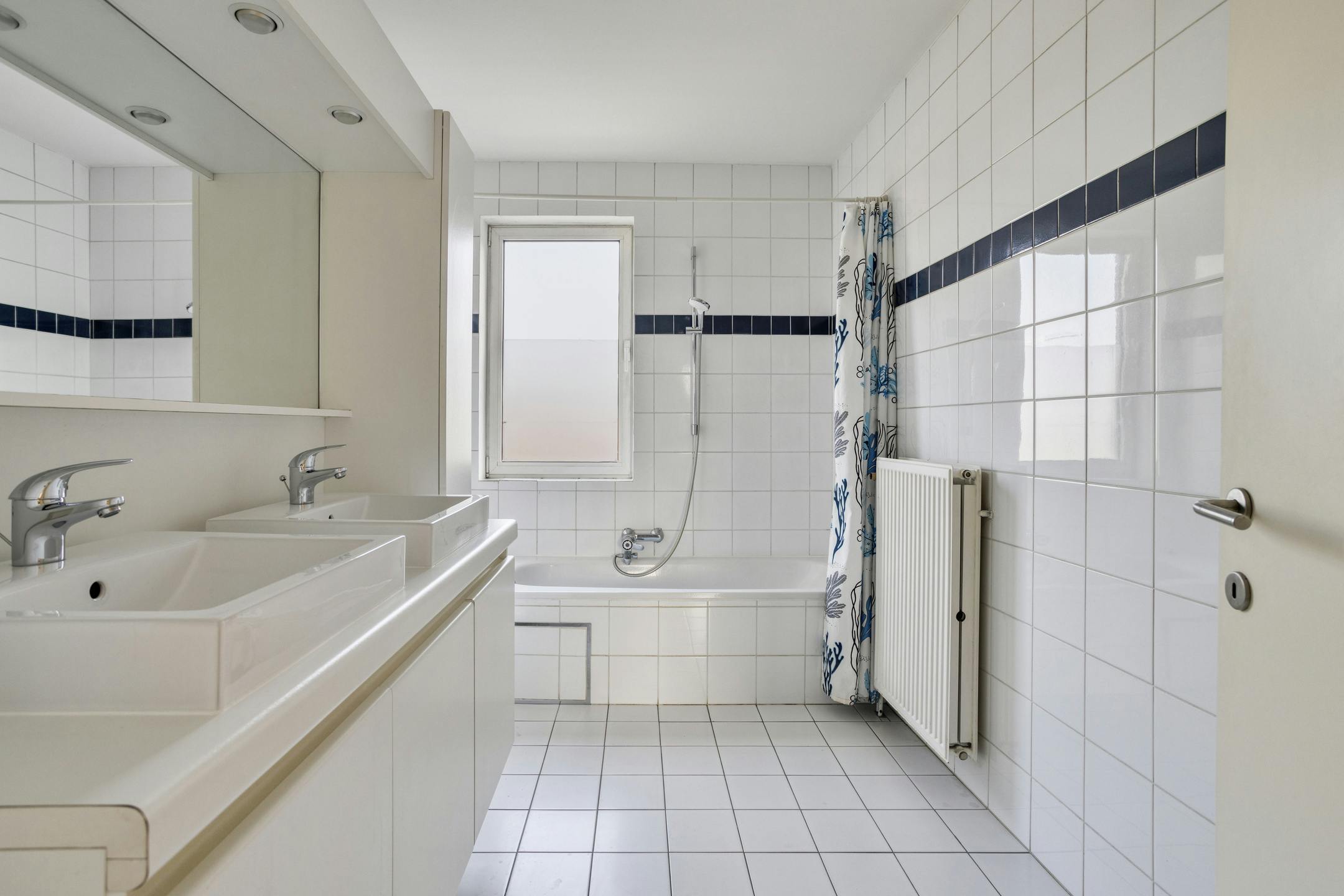 Instapklaar energiezuinig appartement met 3 slaapkamers in hartje Roeselare foto 3