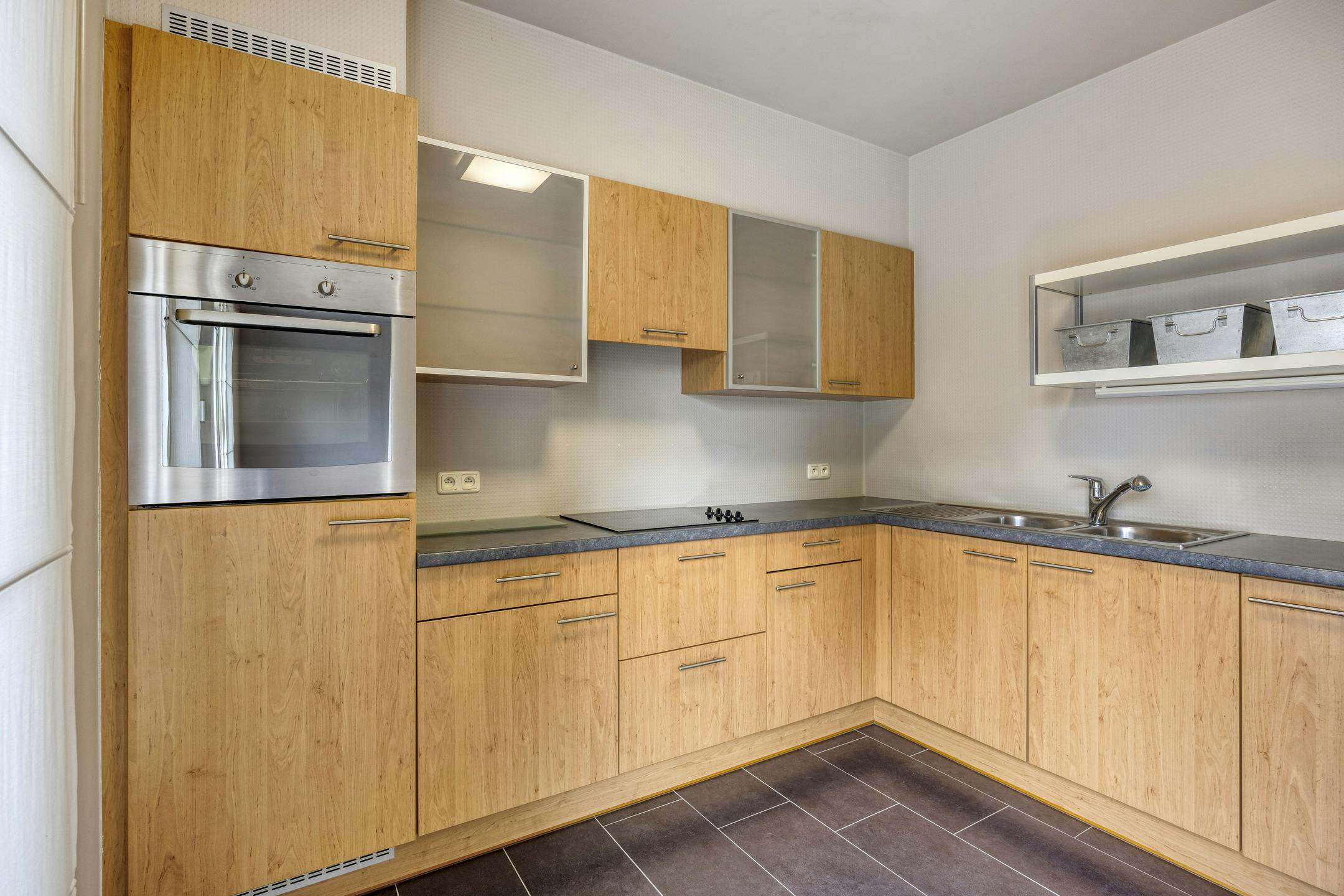 Instapklaar appartement met staanplaats en groot terras nabij centrum Diepenbeek foto 4