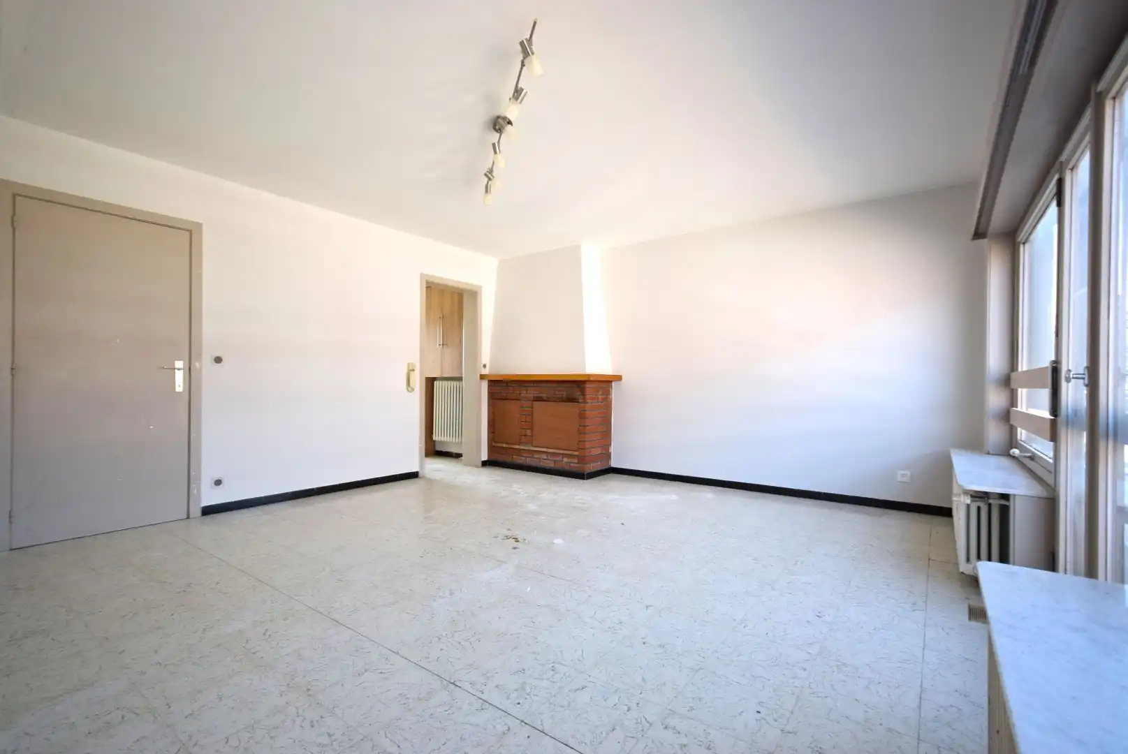 Gezellig duplexappartement te huur in het centrum van Lichtervelde, vlakbij het station foto 2