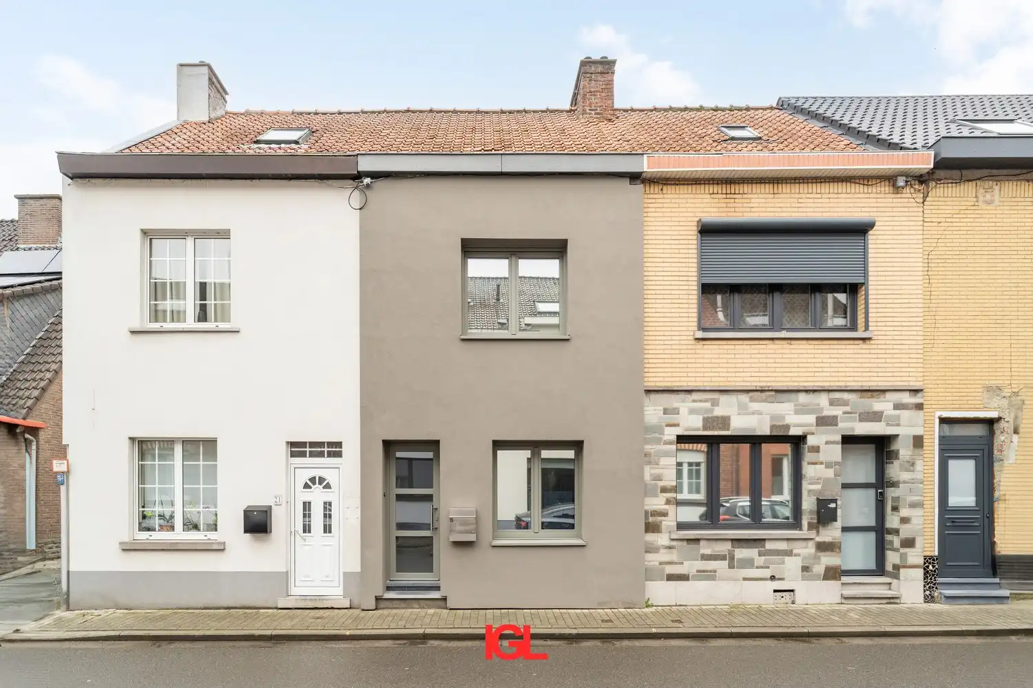 Gerenoveerde tweegevel te koop nabij centrum Huizingen foto {{pictureIndex}}