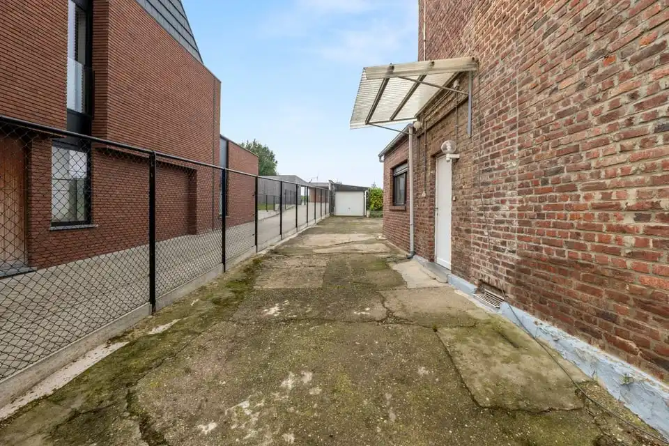 TE RENOVEREN HOEVE MET VEEL POTENTIEEL IN RIEMST foto 7