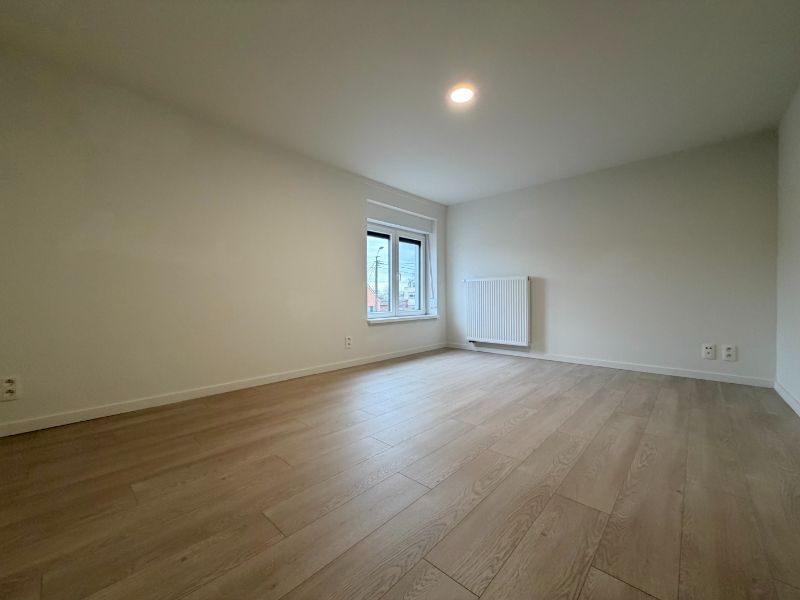 GERENOVEERDE HALFOPEN BEBOUWING TE HUUR IN DOORNZELE foto 9