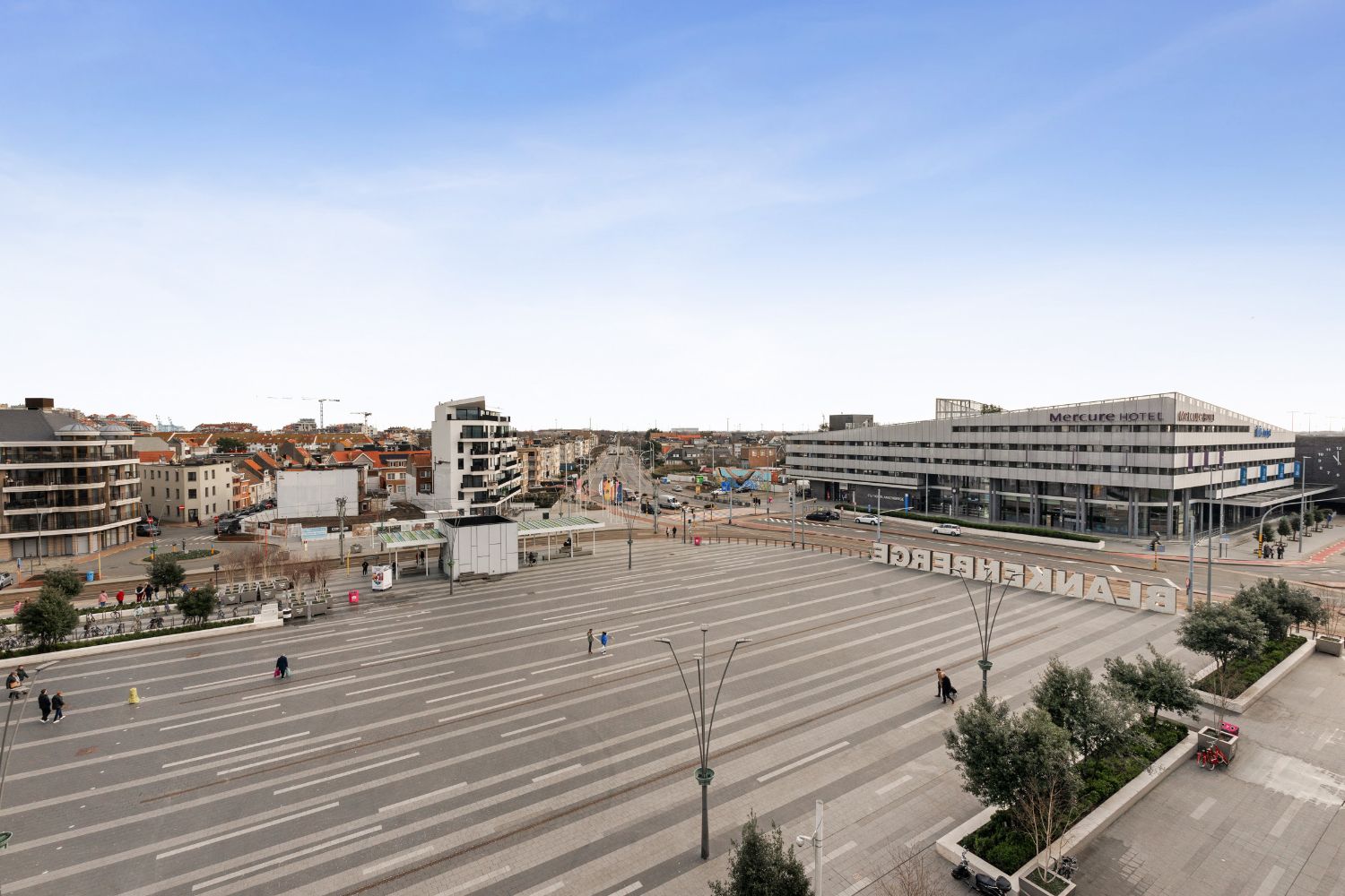 Gerenoveerde studio met terras en prachtig zicht over het stationsplein foto 12