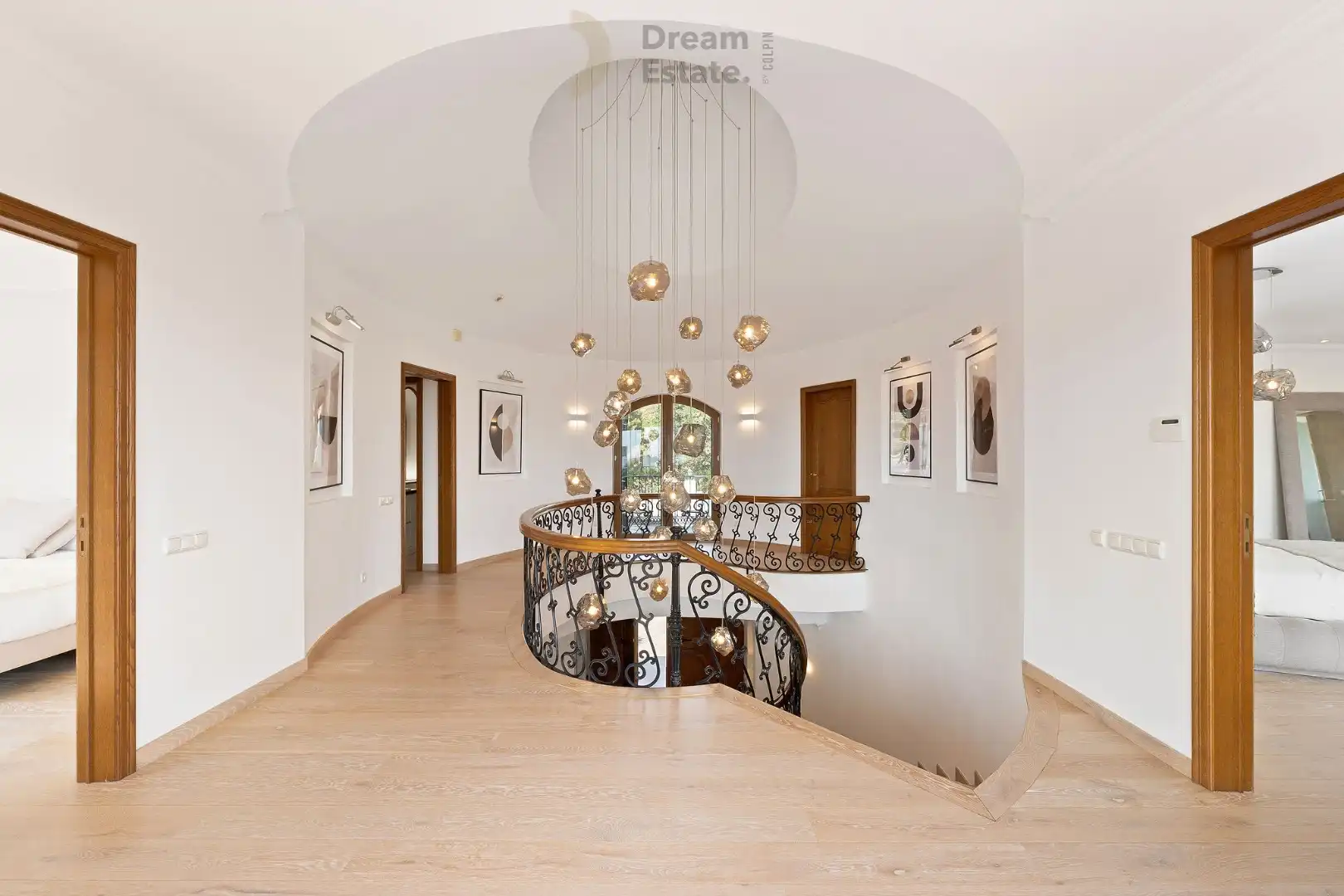 Welkom in deze prachtige villa te El Paraiso, een mix van Andalusische charme en moderne elegantie. foto 23