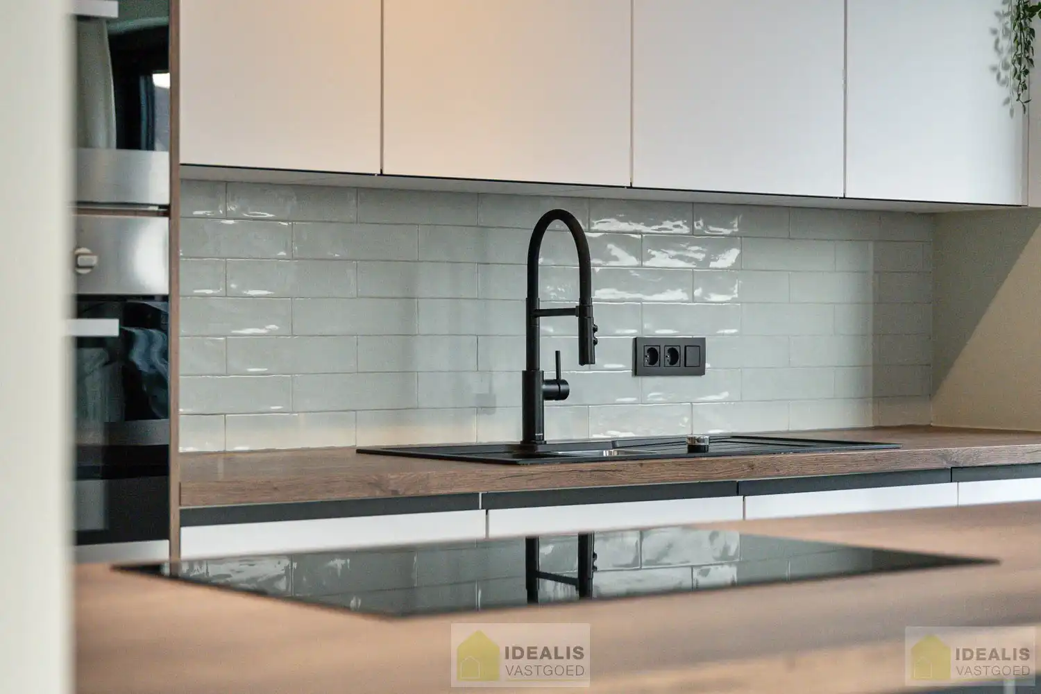 RECENTE, PERFECT ONDERHOUDEN EN MODERN OPGETROKKEN WONING foto 4