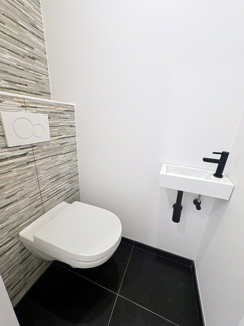 Volledig gerenoveerd appartement met 2 slaapkamers foto 11