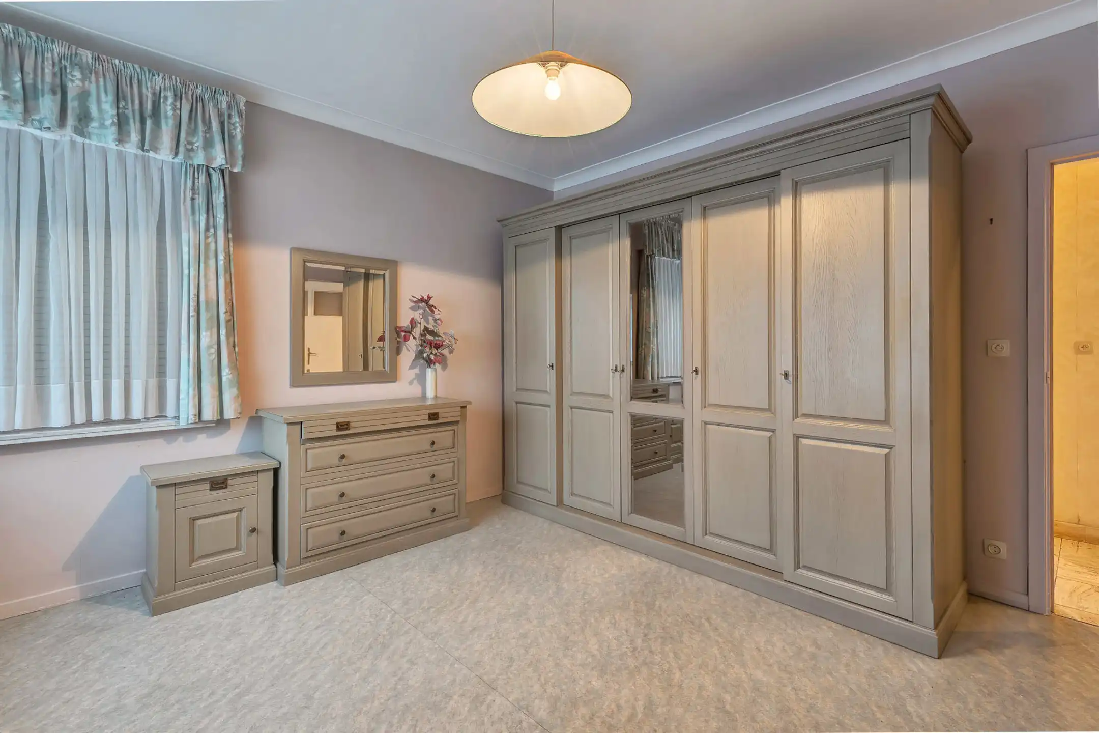 Ruime villa met loods en garage foto 13