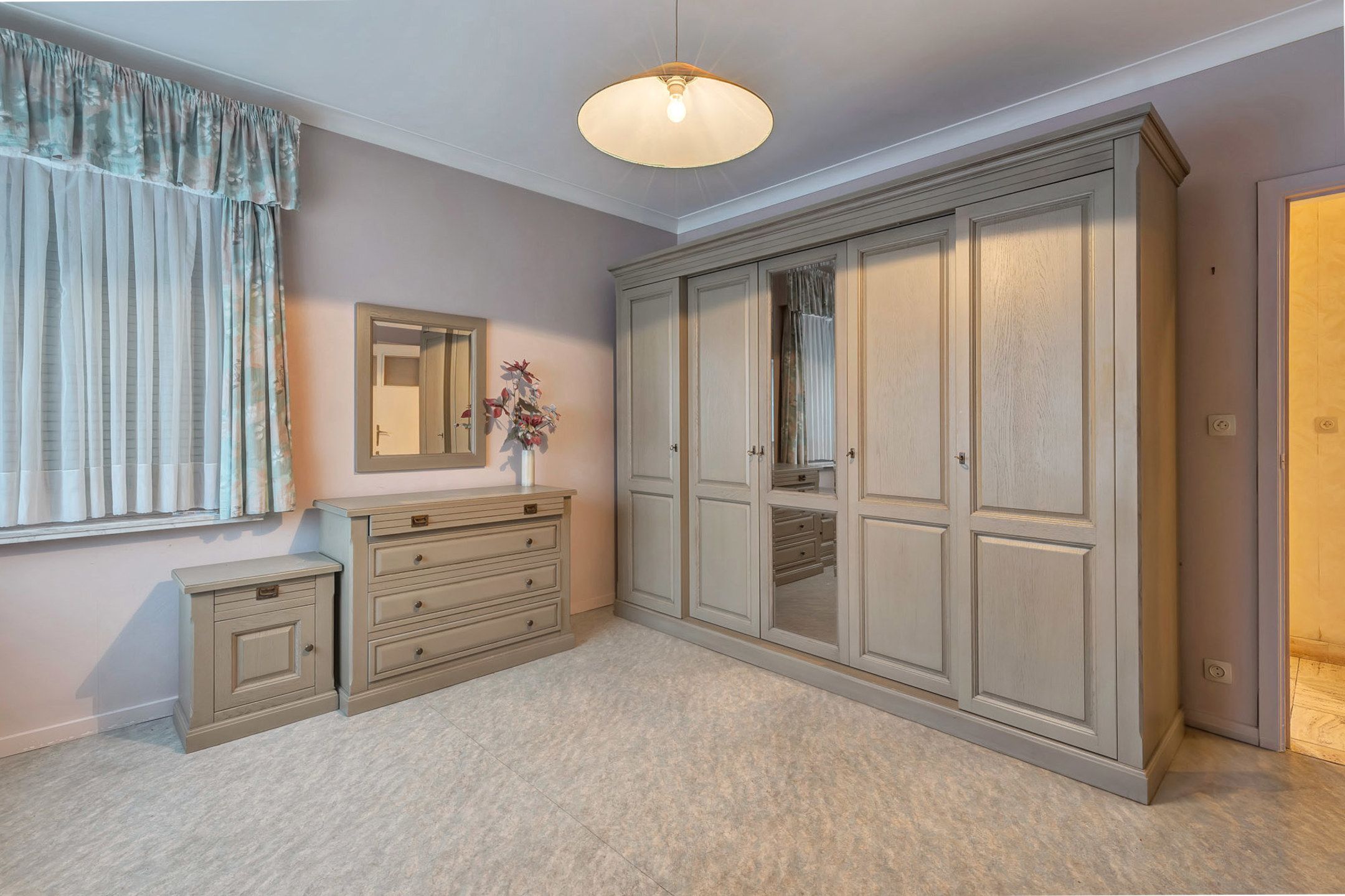 Ruime villa met loods en garage foto 13