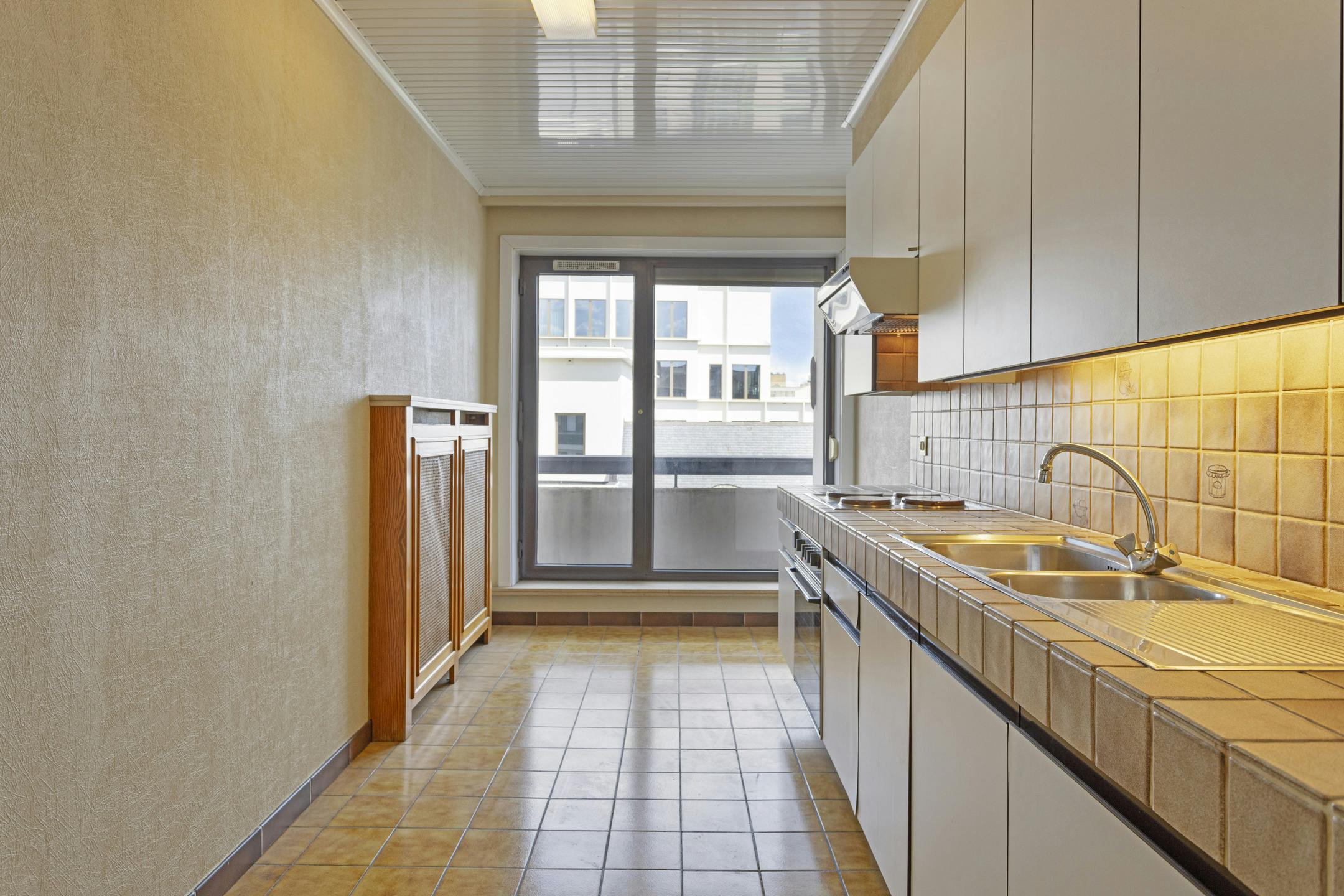 Instapklaar appartement met 2 slaapkamers te Roeselare. foto 6